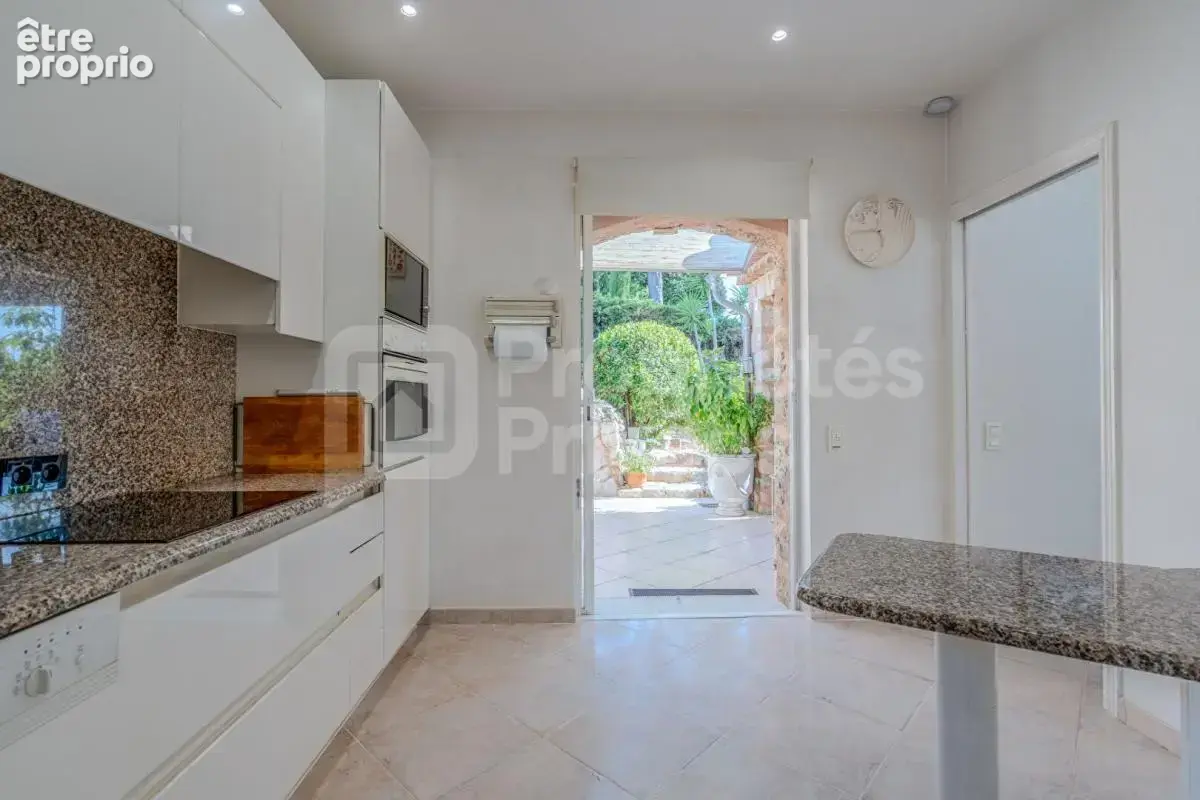 Villa 182m²  - 4 pièces - 3 chambres - terrain 1 600 m² - photo 8