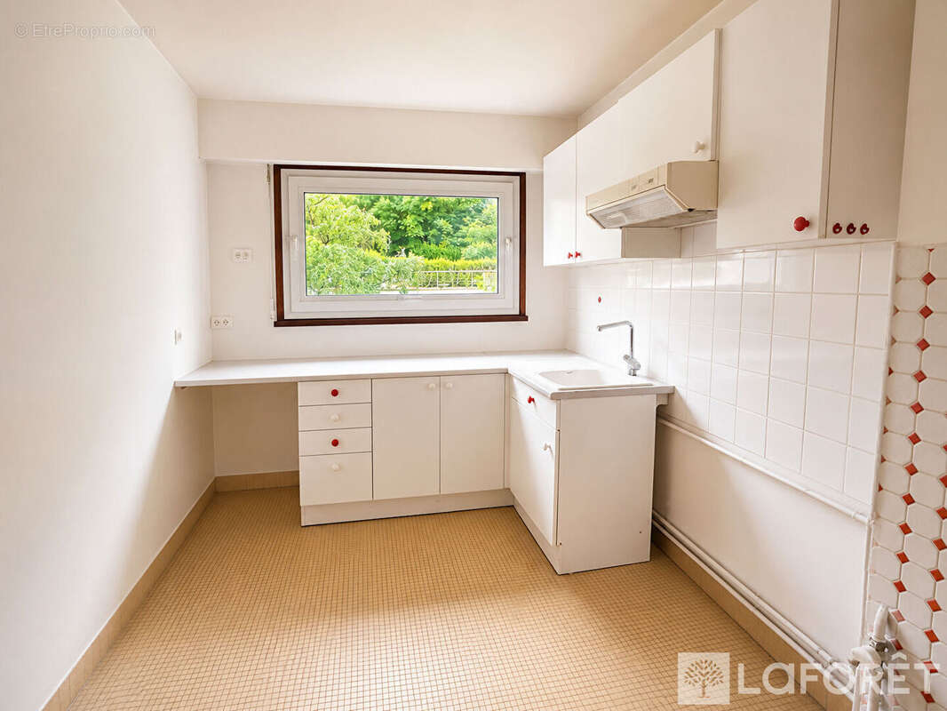 Chaville limite sèvres appartement 3 pièces de 70 m² avec balcon, parking et cave résidence de standing - photo 5