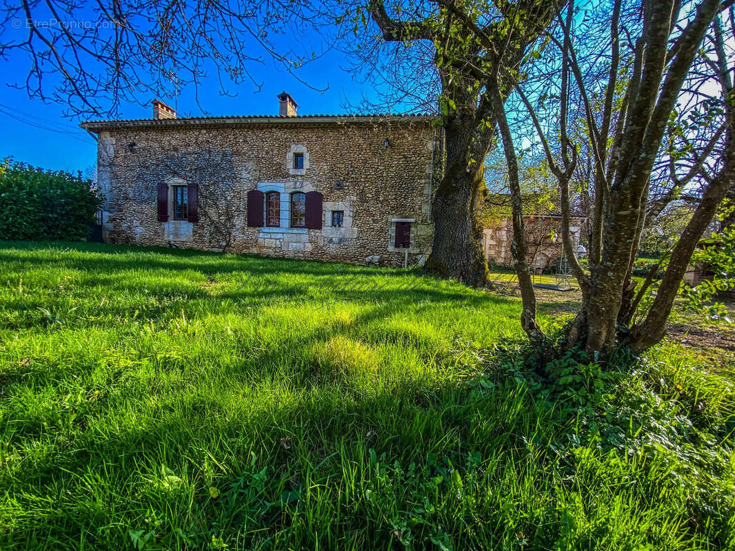 Maison à NEUVIC
