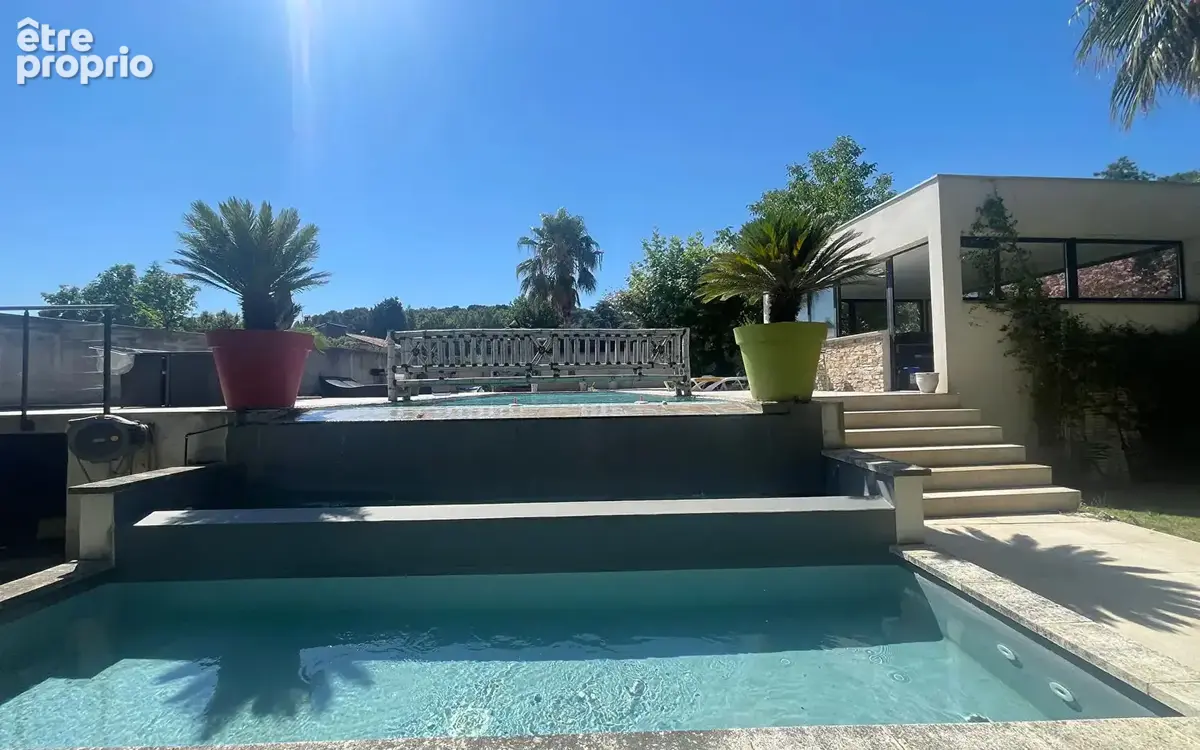 Mas de 273 m² habitable avec piscine et dépendances sur 5810 m² de jardin clos arboré. - photo 15