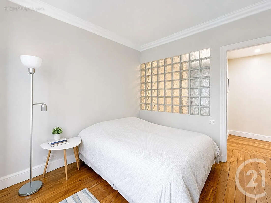 Appartement à PARIS-14E