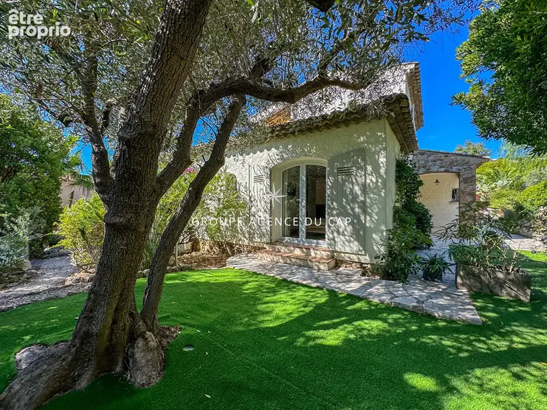A vendre villa 6 chambres en suite piscine pool house vue mer panoramique sur st-tropez garages et parkings - photo 18