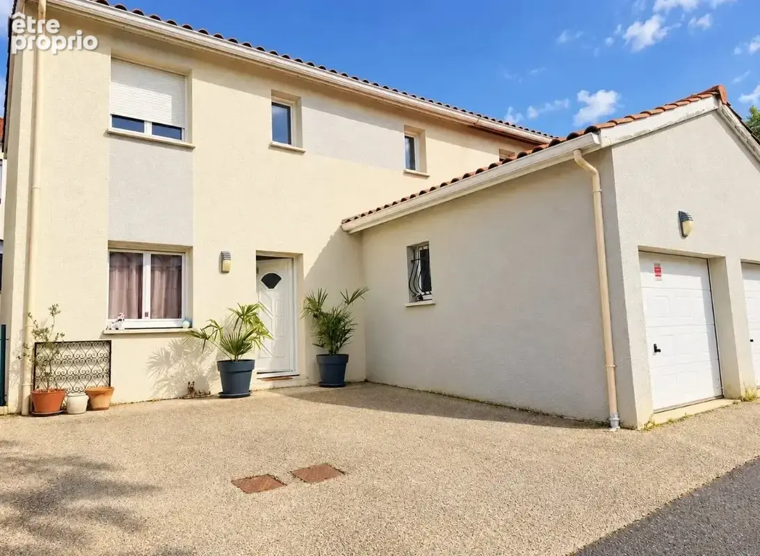 Maison 4 pièces 90 m² · au Chambon-Feugerolles · 90 m² · 209 000 €