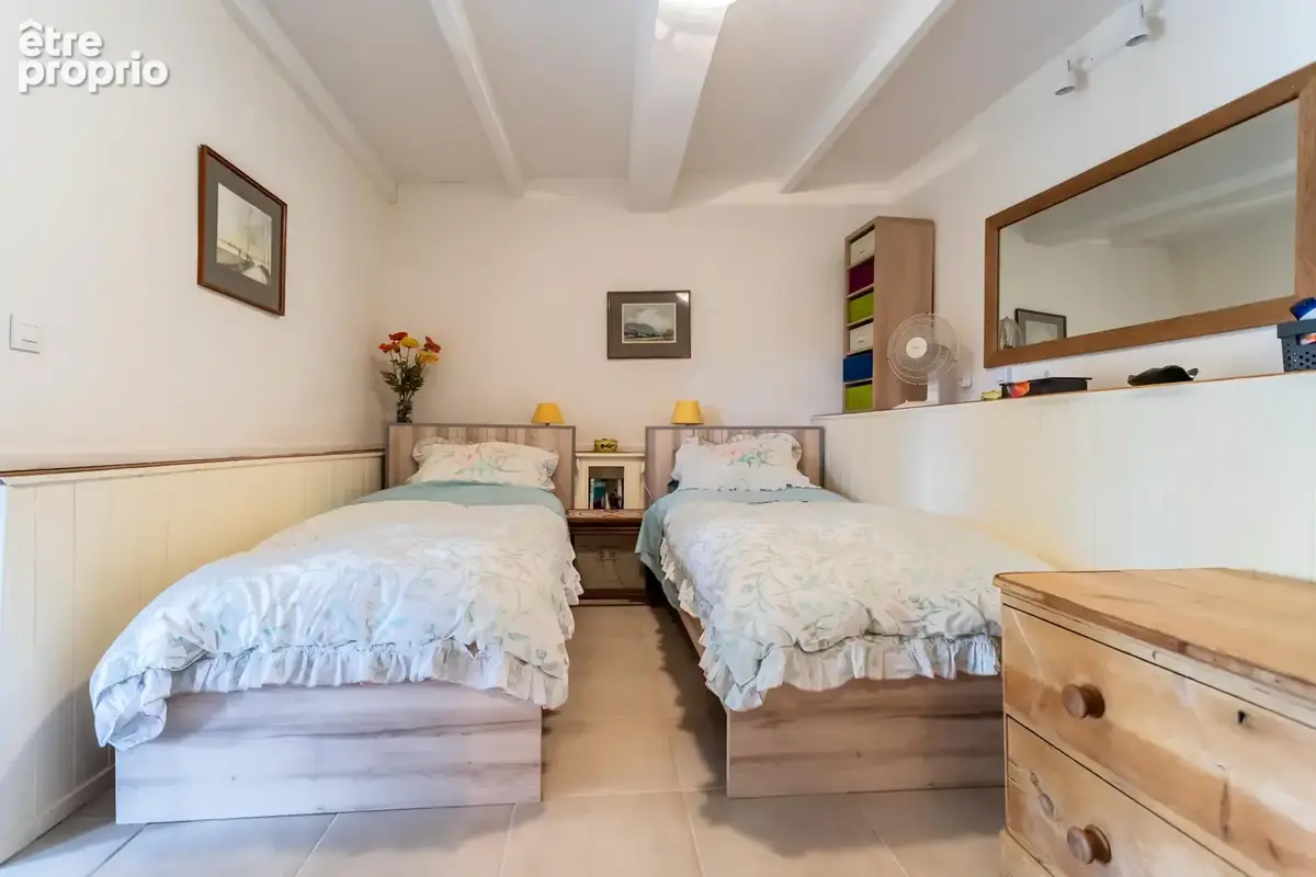 Maison de campagne avec piscine, atelier de poterie, dépendances et garage - photo 26