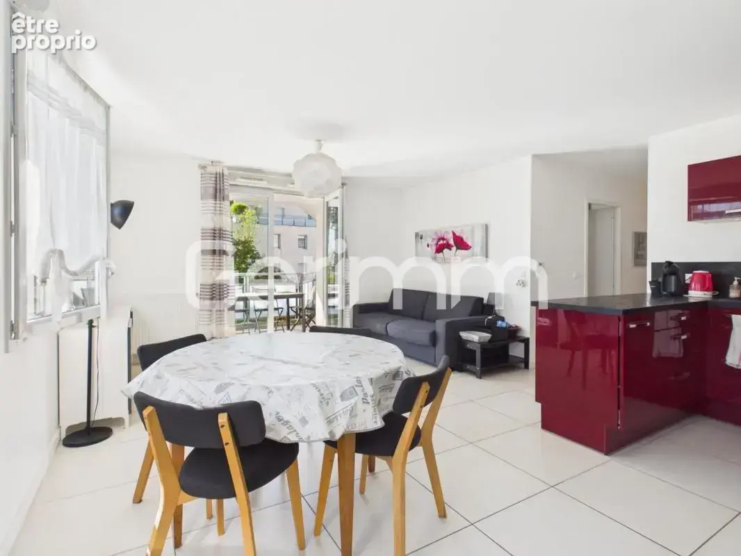 Vente - Appartement - 3 pièces + cuisine - 65 m² - 250 000 € - - photo 11