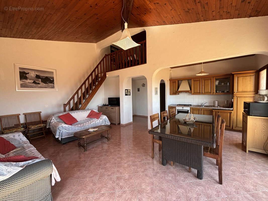 Villa avec piscine et vue panoramique sur la mer et les montagnes environnantes proche de la plage de la Testa - photo 12
