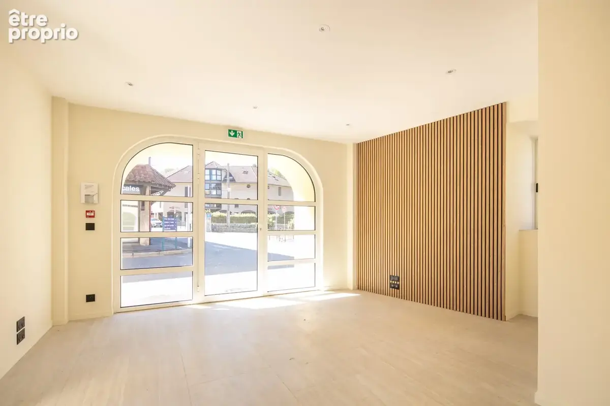 Maison grelin - local commercial avec terrasse, cave et place de parking - pontcharra / frais de notaire réduits - photo 2