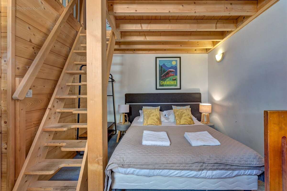 CHAMONIX – Un appartement en triplex dans le centre-ville - photo 4