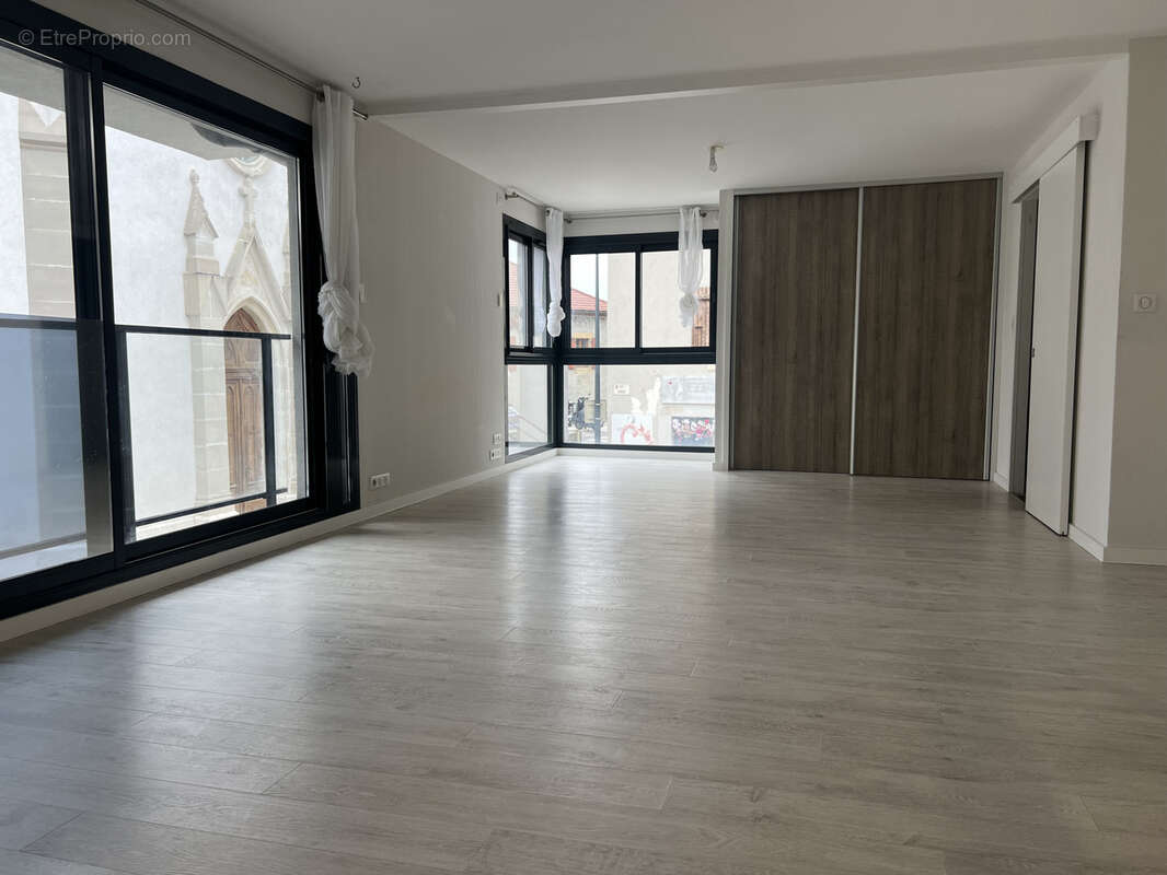 Appartement à COLLONGES-SOUS-SALEVE