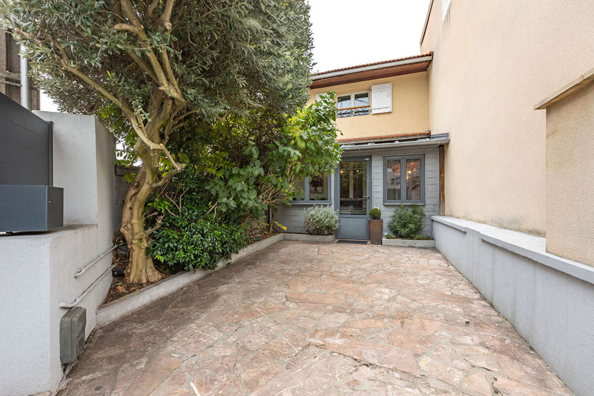 Maison à NANTERRE