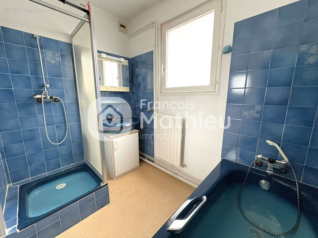Appartement à PERONNAS