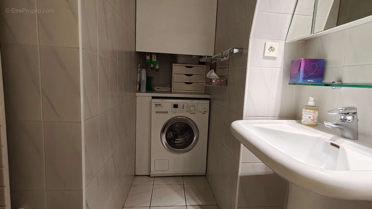 Appartement à PARIS-1E