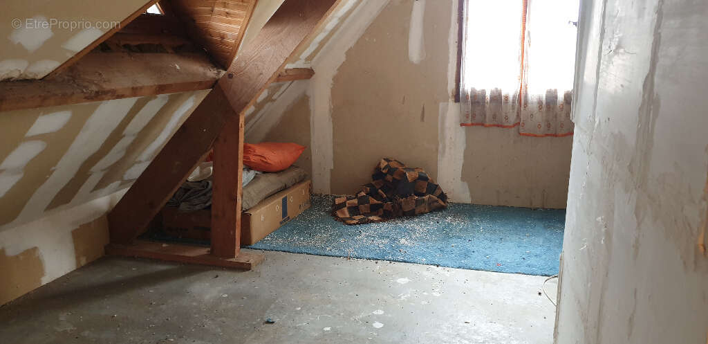 Maison à MONTREUIL-SUR-BRECHE