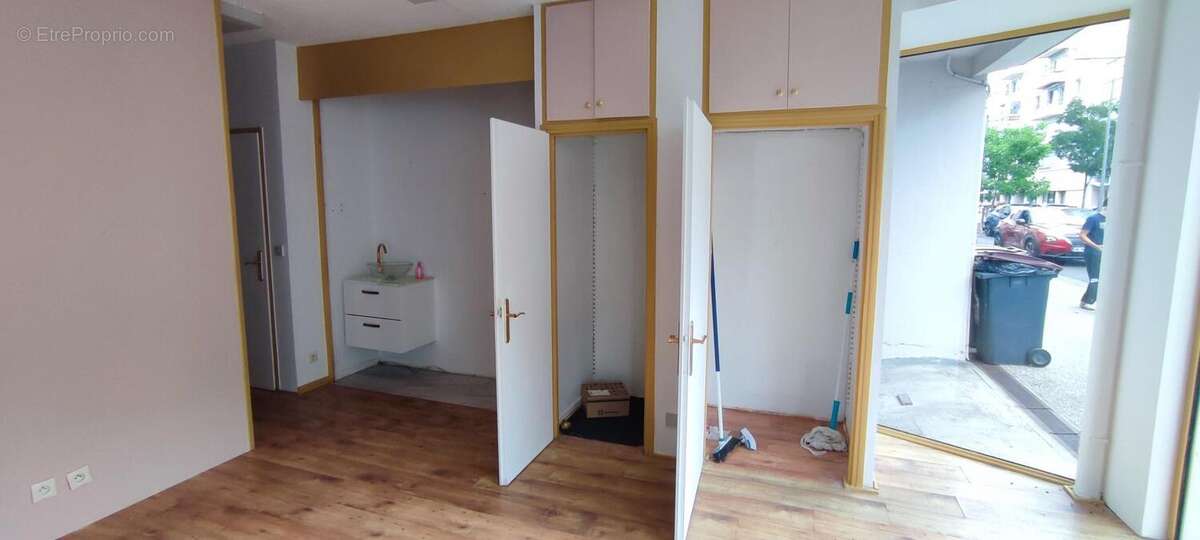 Bien Commercial À Vendre - photo 12