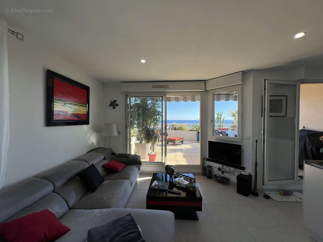 Appartement à SAINT-LAURENT-DU-VAR