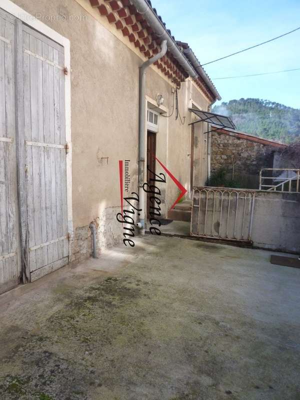 Maison à ROBIAC-ROCHESSADOULE