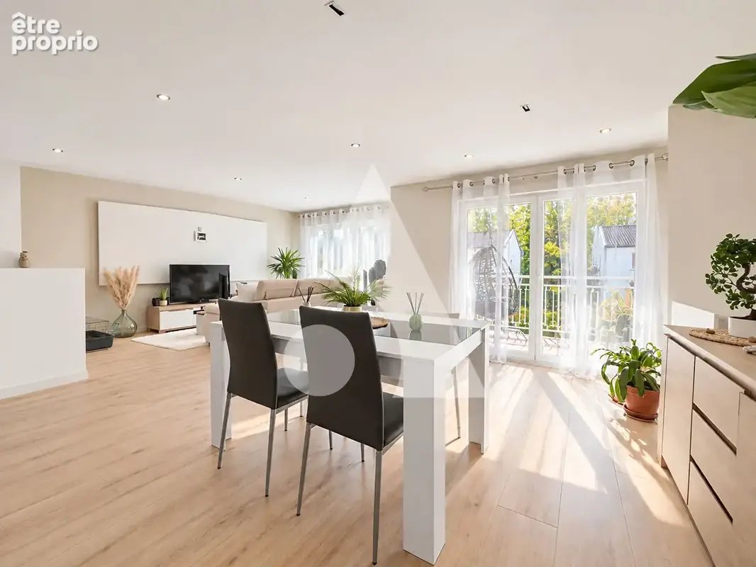 Frouard - Charmante maison rénovée avec 3 chambres, balcon et garage - photo 11