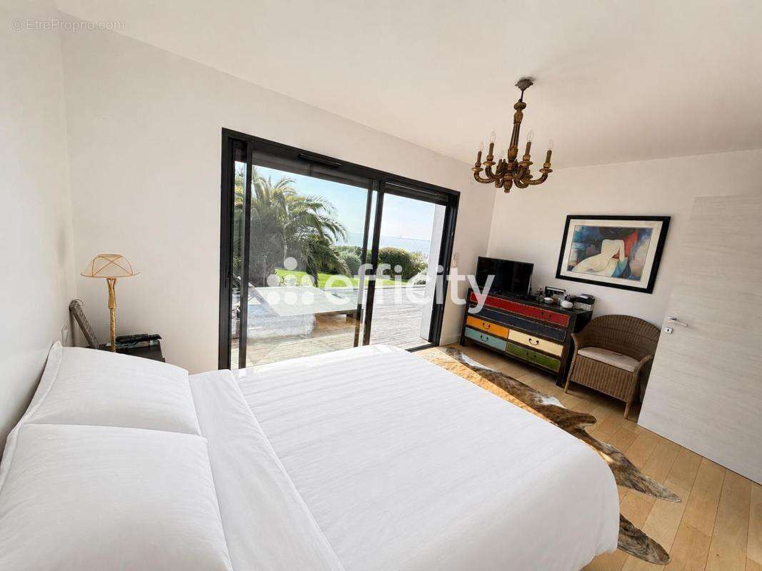 Maison 202 m² à Meschers-Sur-Gironde  - photo 14