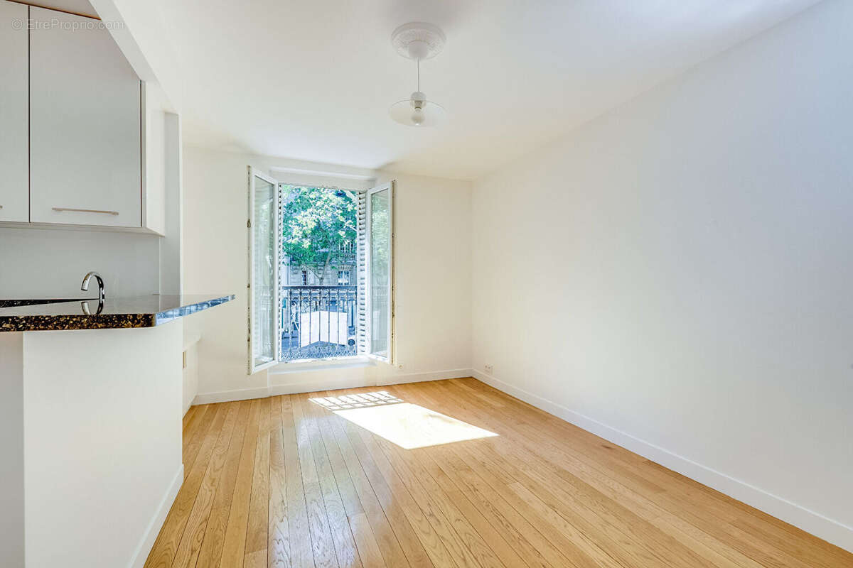 Appartement à PARIS-14E