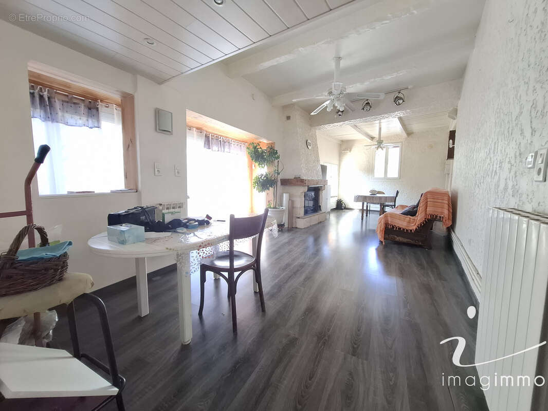 Rare maison de village de type 4 avec cours et garage de 60 m2 ! - photo 5