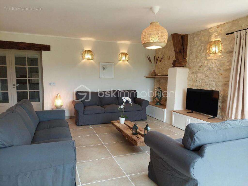 Maison à LUSSAS-ET-NONTRONNEAU