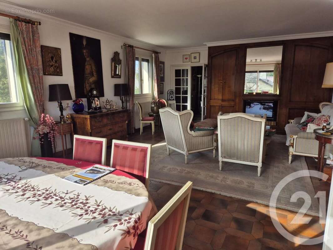 Maison à SAINT-GRATIEN