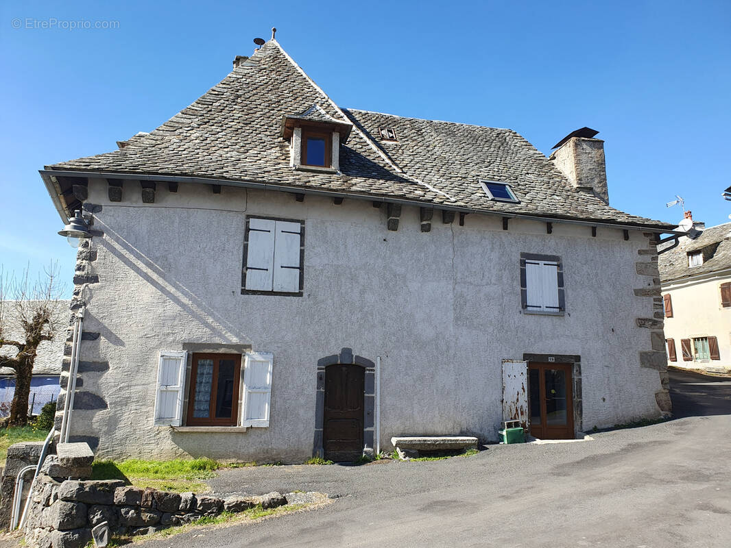 Maison à CURIERES