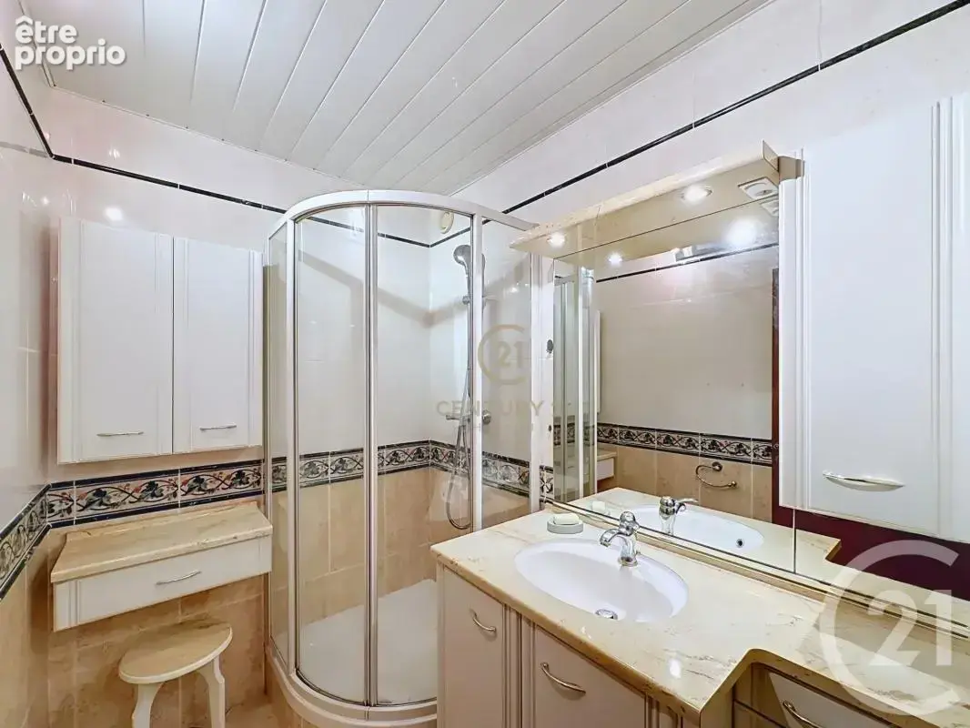 Appartement 62 m² à Vaulx-En-Velin  - photo 10