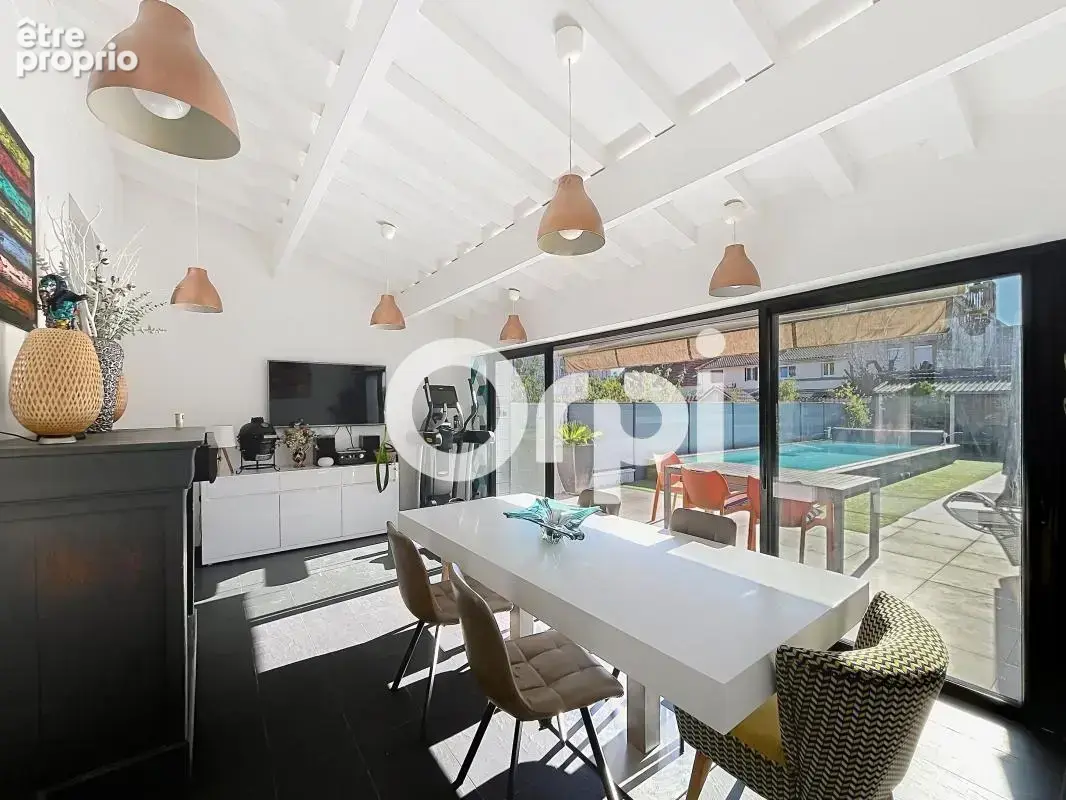 Achat maison Périgueux — Maison à vendre à Périgueux, Quartier Le Toulon : rénovée avec piscine, jardin et extension lumineuse - photo 4