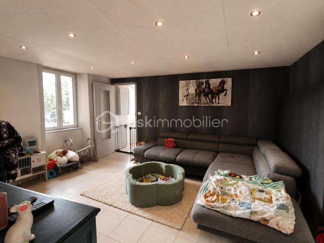 Corps de ferme de 210 m² avec appartement indépendant et plus de 440 m² de dépendances - photo 2