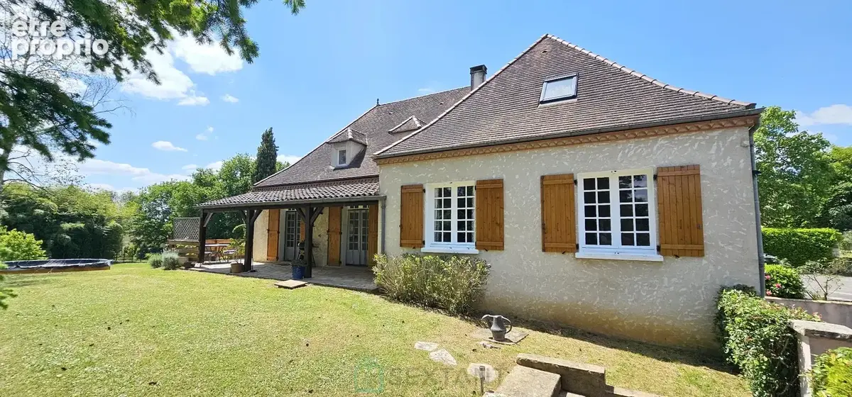 Maison 304 m² à Gourdon  - photo 2
