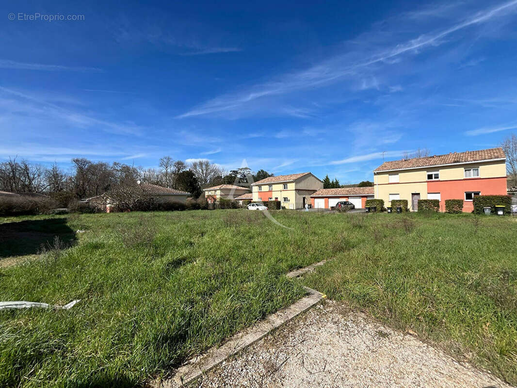 Terrain constructible à Bessieres de 585m² ! - photo 2