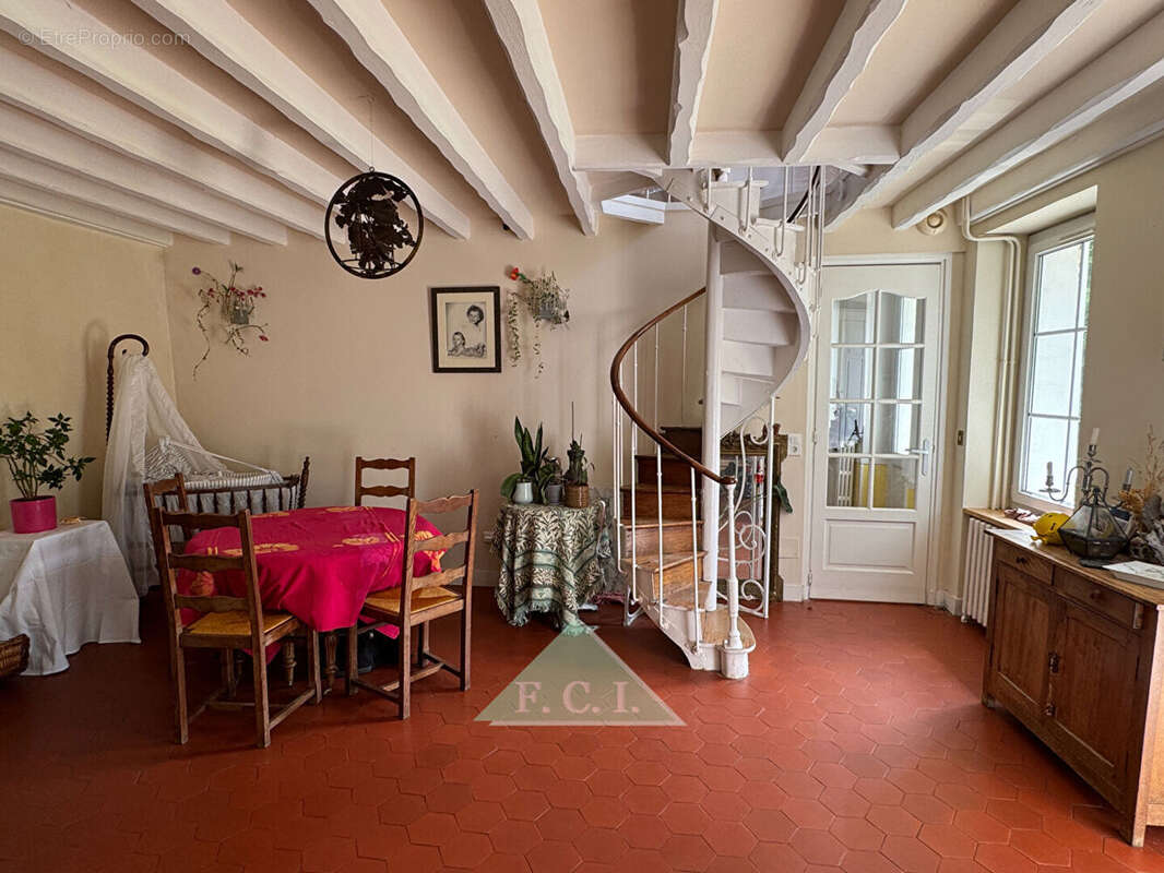 Maison à SAINT-MARTIN-DES-CHAMPS