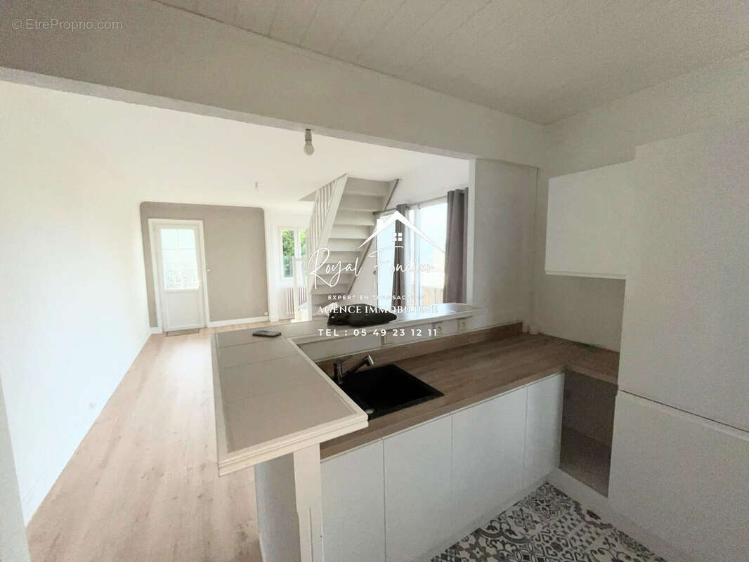 Séjour de 38 M2 ouvert sur cuisine  - Maison à CHATELLERAULT