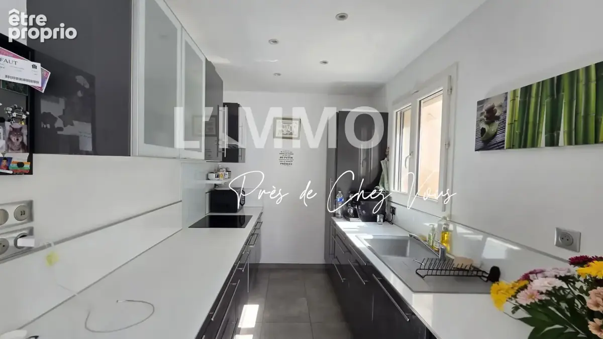 Maison de plain-pied avec jardin, garage et stationnements - photo 5