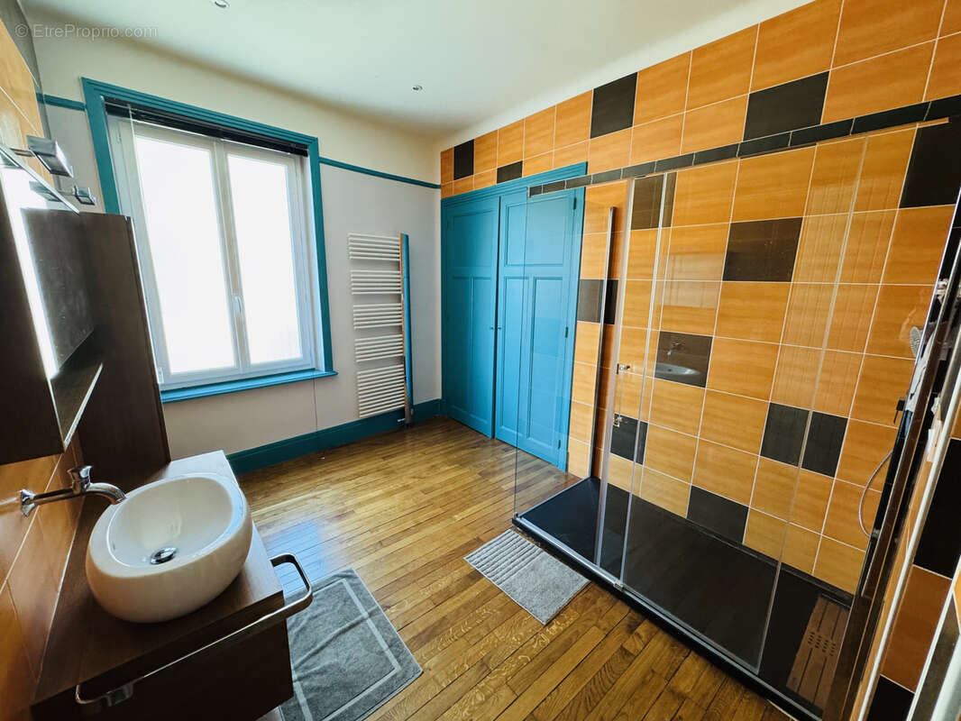 Appartement à THIERS