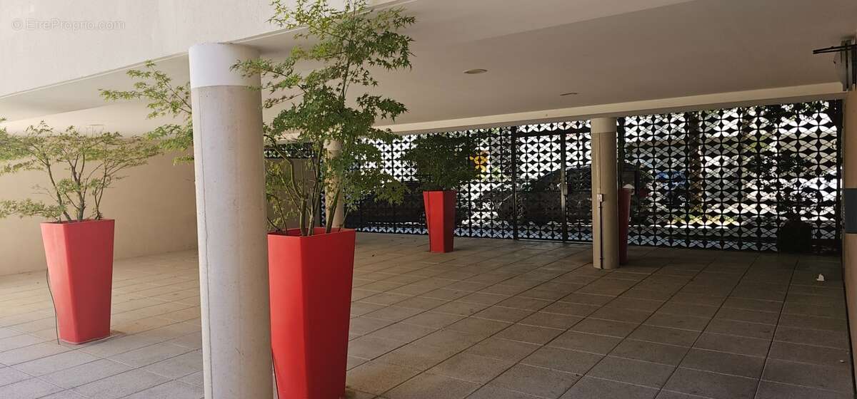 SAINT JEAN DE VEDAS (34) F3 avec grande terrasse et parking en sous-sol - photo 17