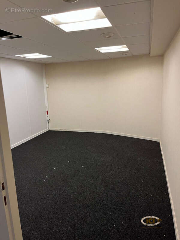 Commerce à VILLE-LA-GRAND