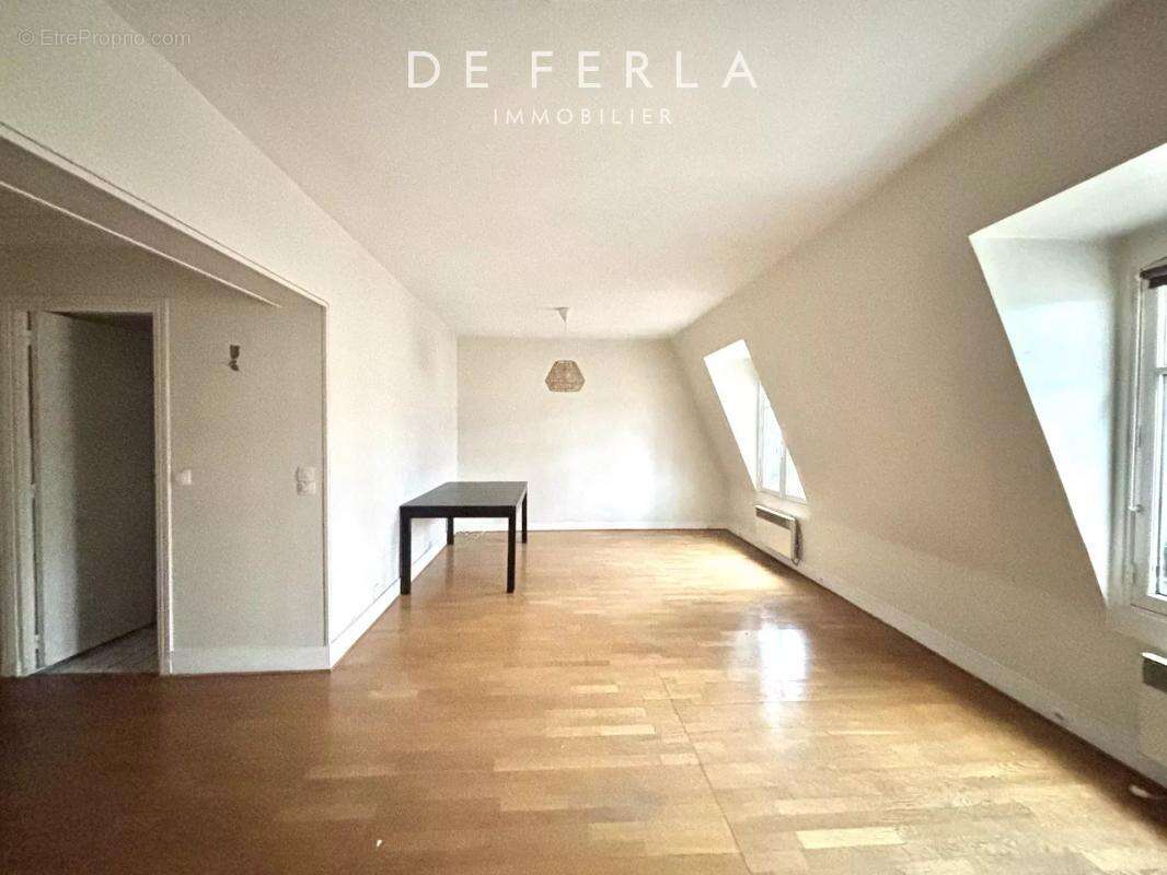 Appartement à PARIS-16E