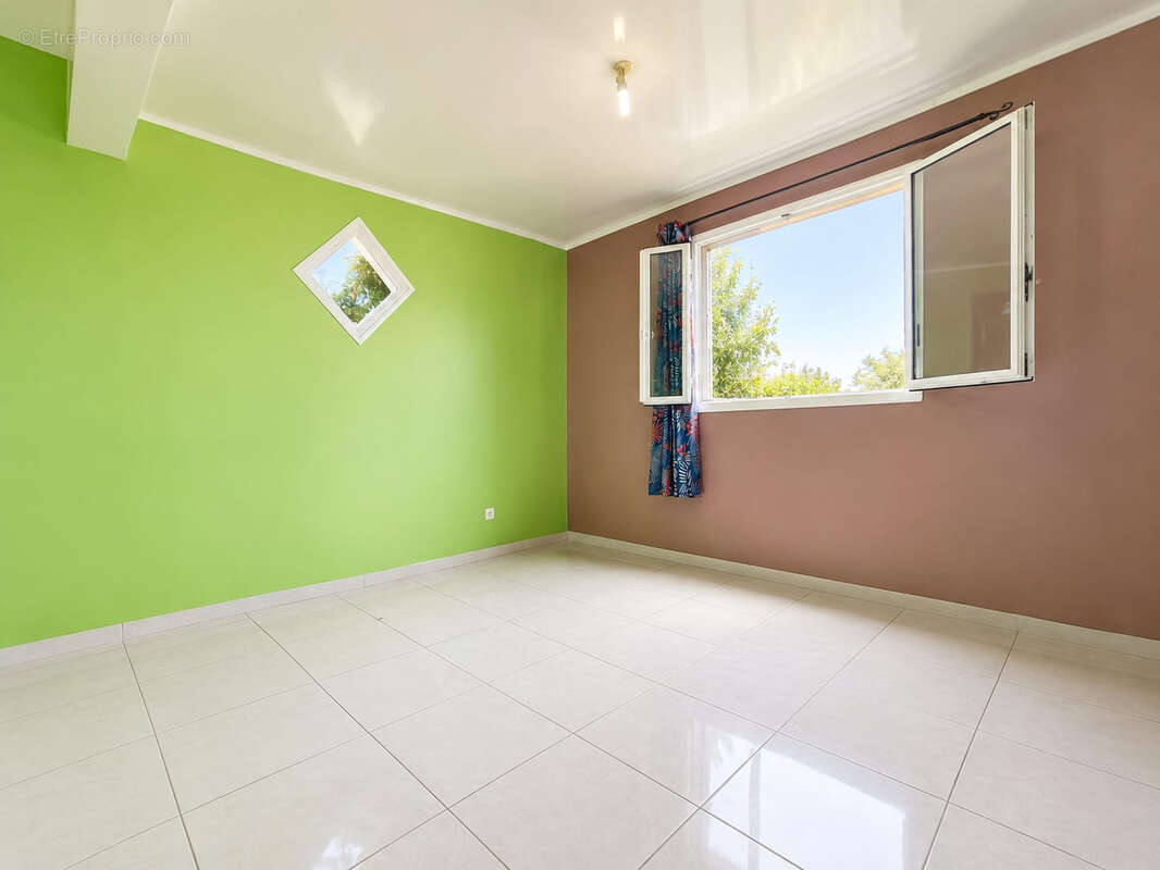 Villa f7 sur 1000 m2 saint-leu - photo 19