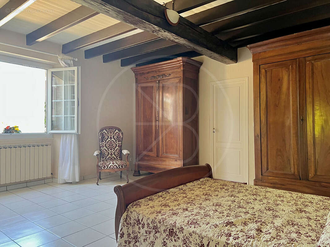Ancienne ferme avec dépendances et fort potentiel - photo 9