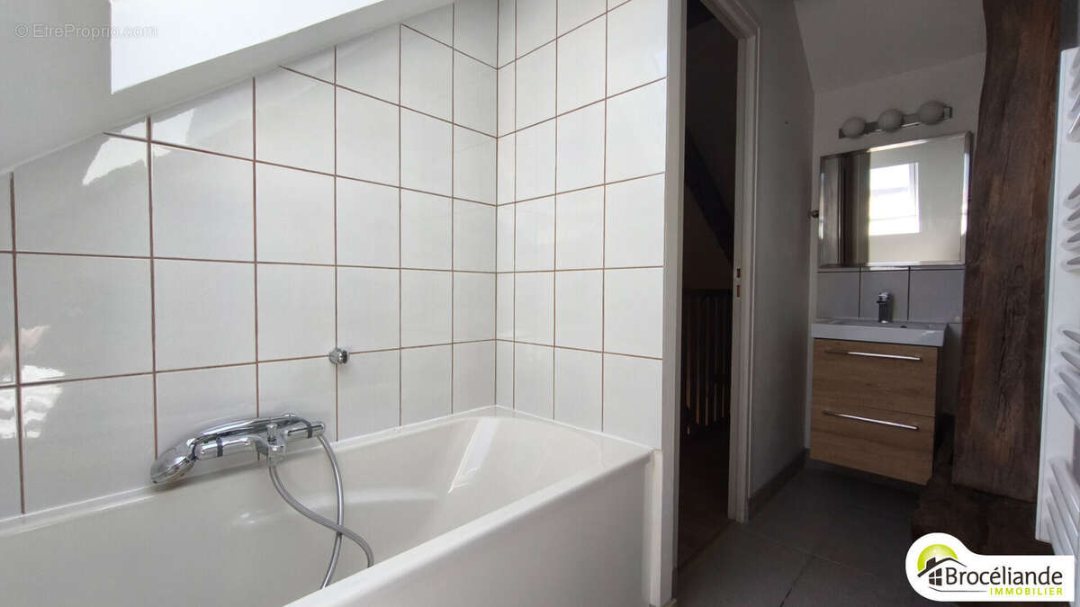 Maison de bourg en plein centre - photo 8