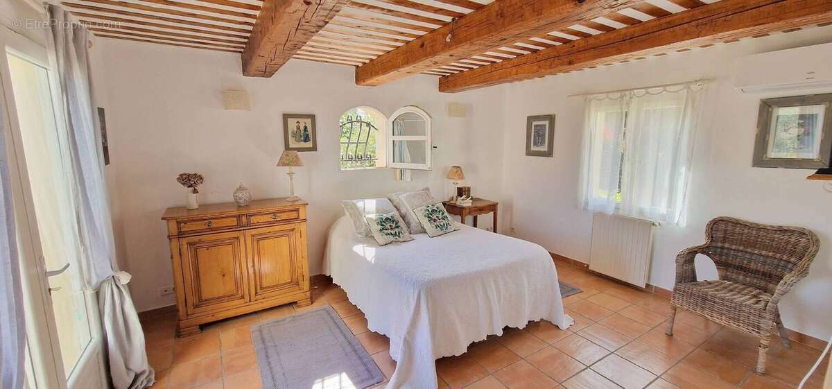 Autre à ROQUEBRUNE-SUR-ARGENS
