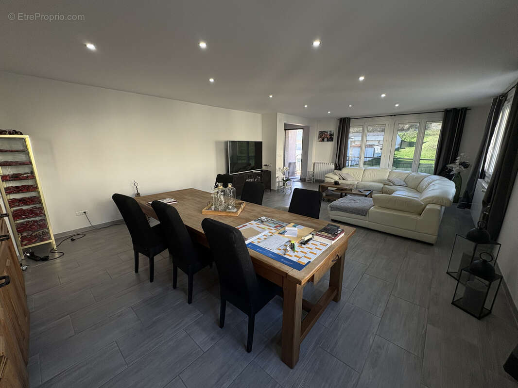 Maison à MONTAIGU-DE-QUERCY