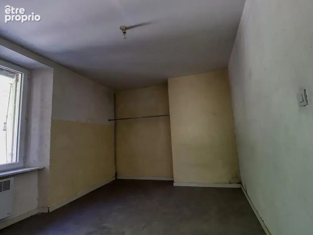 Maison 3 chambres avec grande terrasse et terrain de 2 300 m² bordé par une rivière - photo 7
