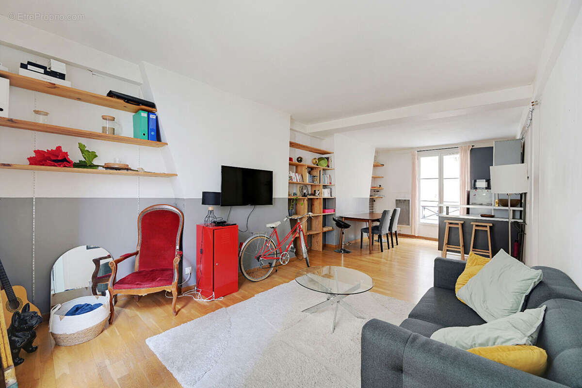 Appartement à PARIS-10E