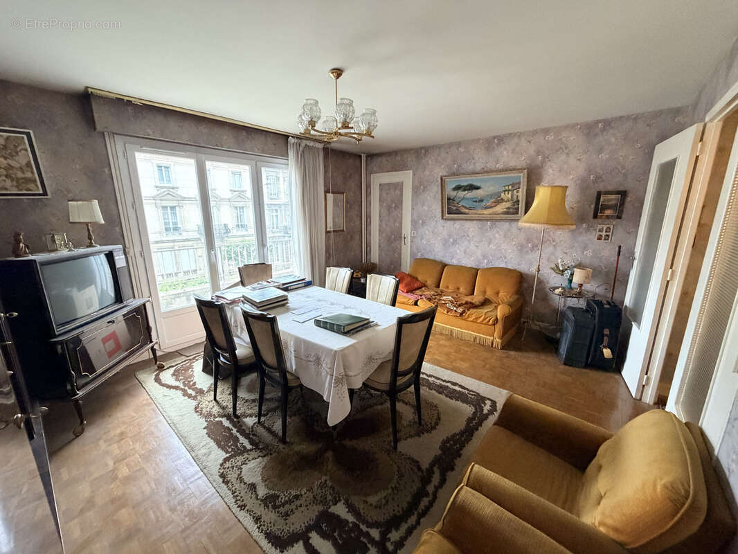 Appartement T4 à rénover avec garage à Reims - photo 3