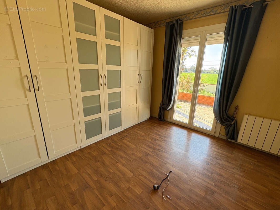 Maison à PINS-JUSTARET