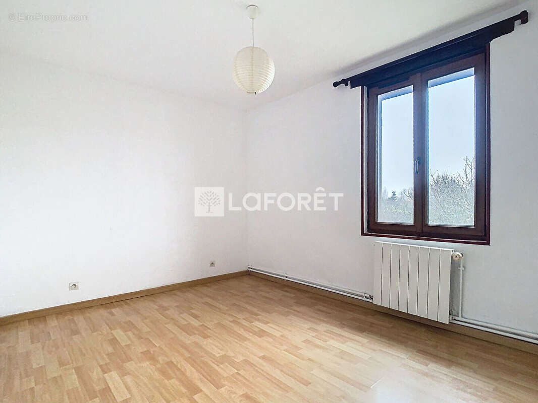 Maison à SAINT-REMY-EN-BOUZEMONT-SAINT-GENEST-ET-ISSON