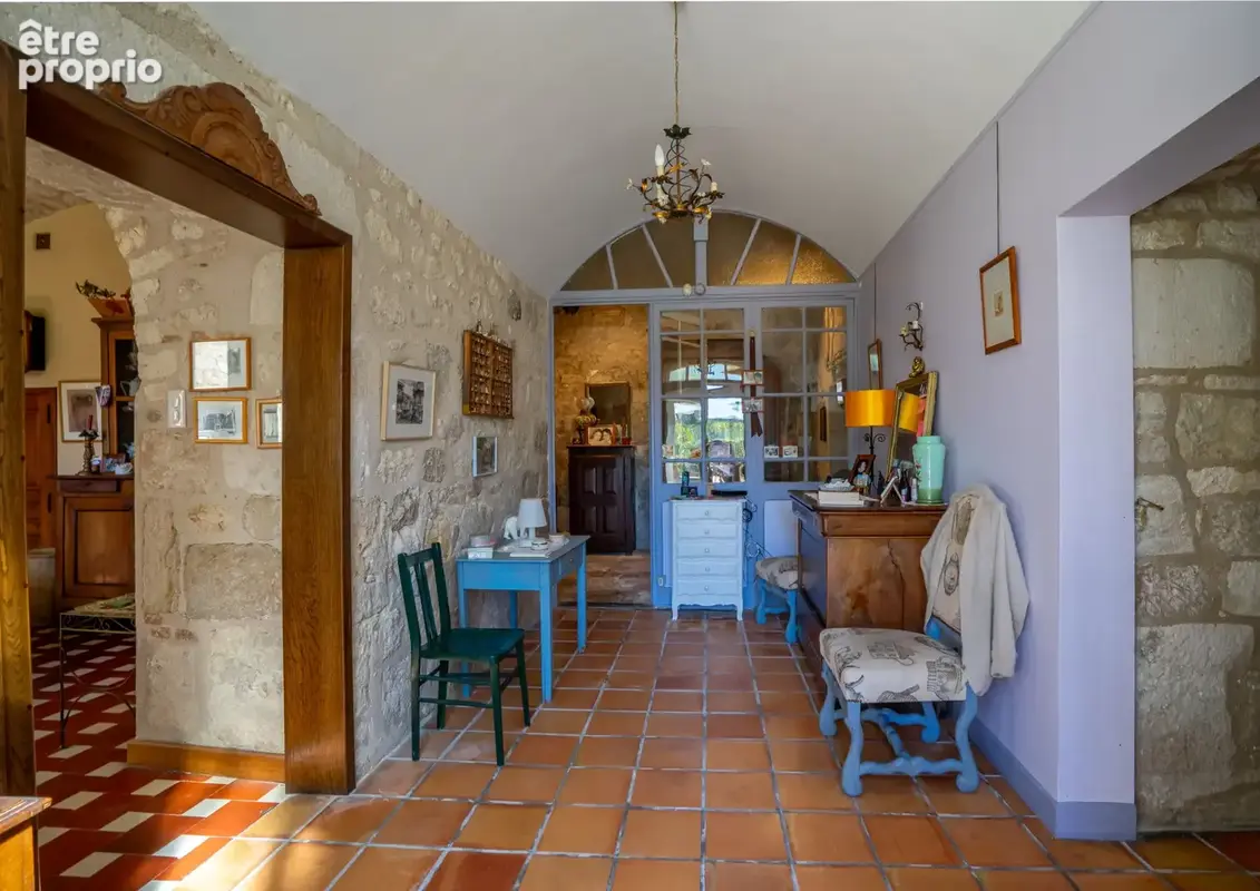 Magnifique maison bourgeoise 18 ème en coeur de village avec jardin, piscine et superbe vue - photo 7
